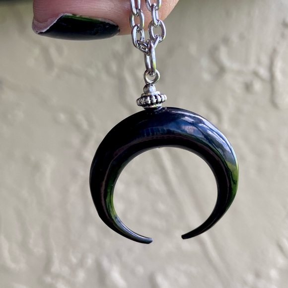 Handmade maille choker & Black crecent moon lunula horns charm goth necklace - Picture 10 of 13
